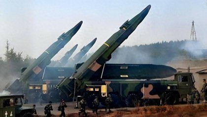 央视首次实锤！中国320座导弹井曝光，美军八倍核优势一夜作废？