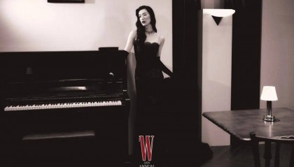 热巴手拿烟枪、倪妮背着人偶——女明星爱上“疯”着走红毯