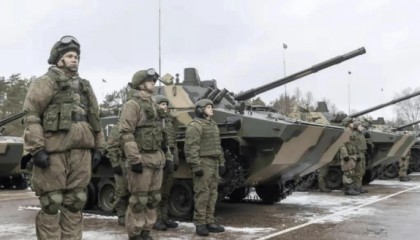 俄军闪电突袭！乌克兰空军“老巢”一夜崩盘，紧张局势加剧！