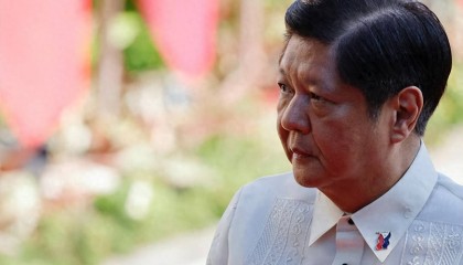 菲律宾陷入暴乱,马科斯神秘失踪,民众高呼马科斯下台,让老杜女儿当总统!