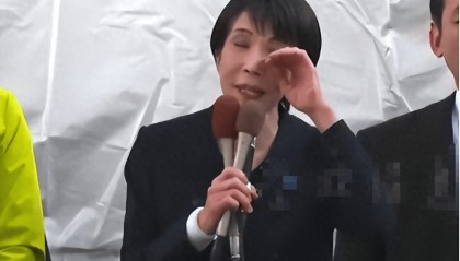 刚说完不缺中国稀土，高市早苗当众就哭了，她远没嘴上那么坚强