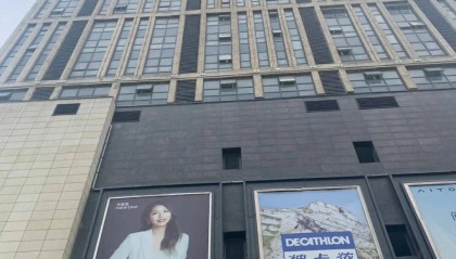 28岁女子被高空抛砖砸中离世，凶手被判处死刑；家属起诉事发地物业等单位：凶手6天里多次高空抛物