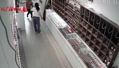 贵阳阿姨花860元买银镯子，靠摔地声音认定掺假要求退款，商家：符合国家标准，假一赔十！
