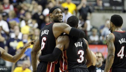 韦德:飞机上莱利没收了詹姆斯的饼干 我预感他会离开