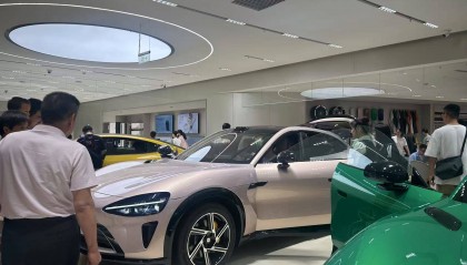 小米YU7上市72小时：“锁单+1”刷屏工作群，提车时间最长超一年，雷军直面“产能挑战”？