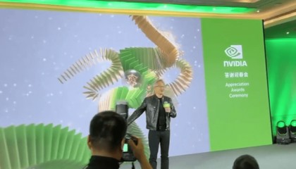 黄仁勋现身北京：英伟达在中国拥有近4000名员工，离职率全球最低