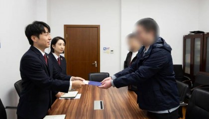 13名配送小哥被骗走大半年工资，眼看钱包告急无法生活……