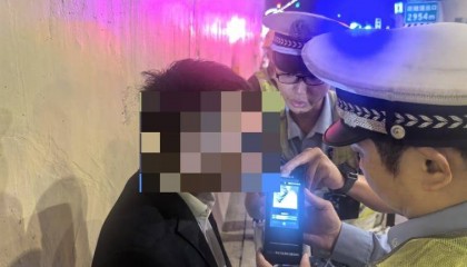 连续两晚，重庆同一隧道！这两人的“神操作”看呆交警