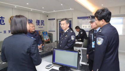 山西副省长、省公安厅厅长张韶华在忻州调研并看望慰问基层民警辅警和英烈家属