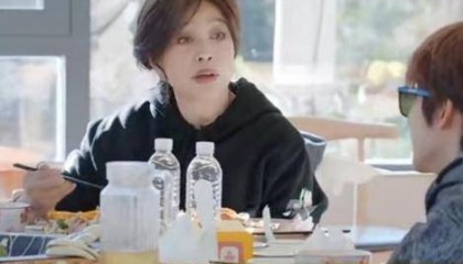 一路繁花8个人只吃了700块 网友喊话刘晓庆:想吃就吃!