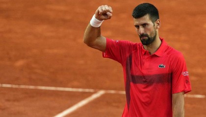 法网：辛纳直落三盘完胜加斯奎特 德约小兹维进32强