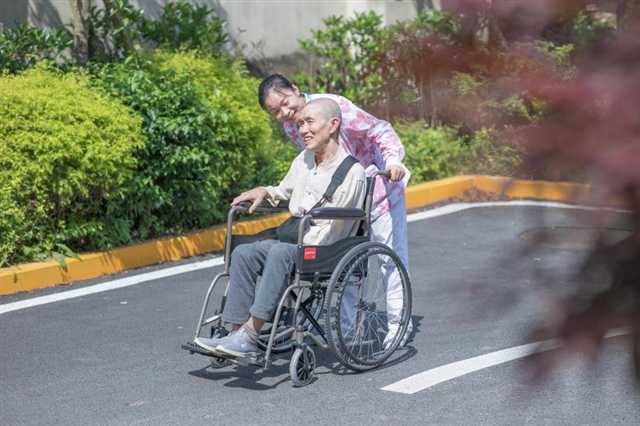 悦来老年康养中心：安宁疗护为老人提供“医养护”服务