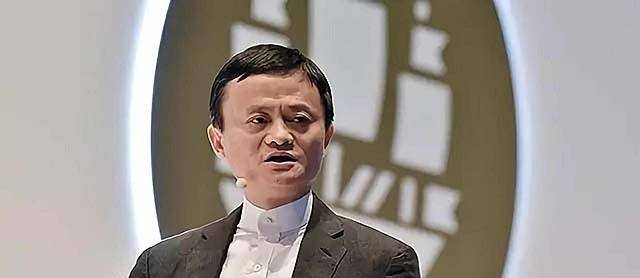 80后厨师撞脸马云，不甘被埋没两度来到西湖举牌：马云，我想见你