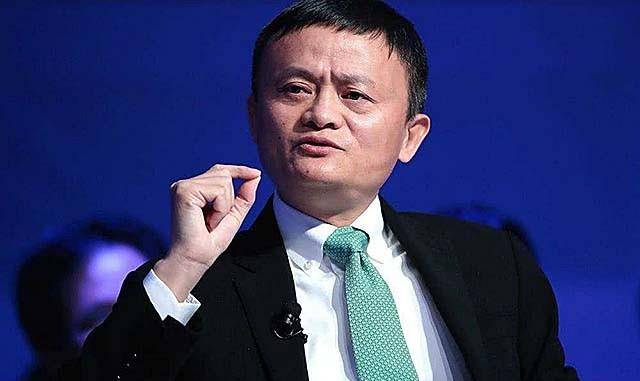 80后厨师撞脸马云，不甘被埋没两度来到西湖举牌：马云，我想见你