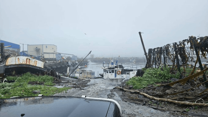 俄罗斯强震后，海啸淹没2000人居住的港口城镇