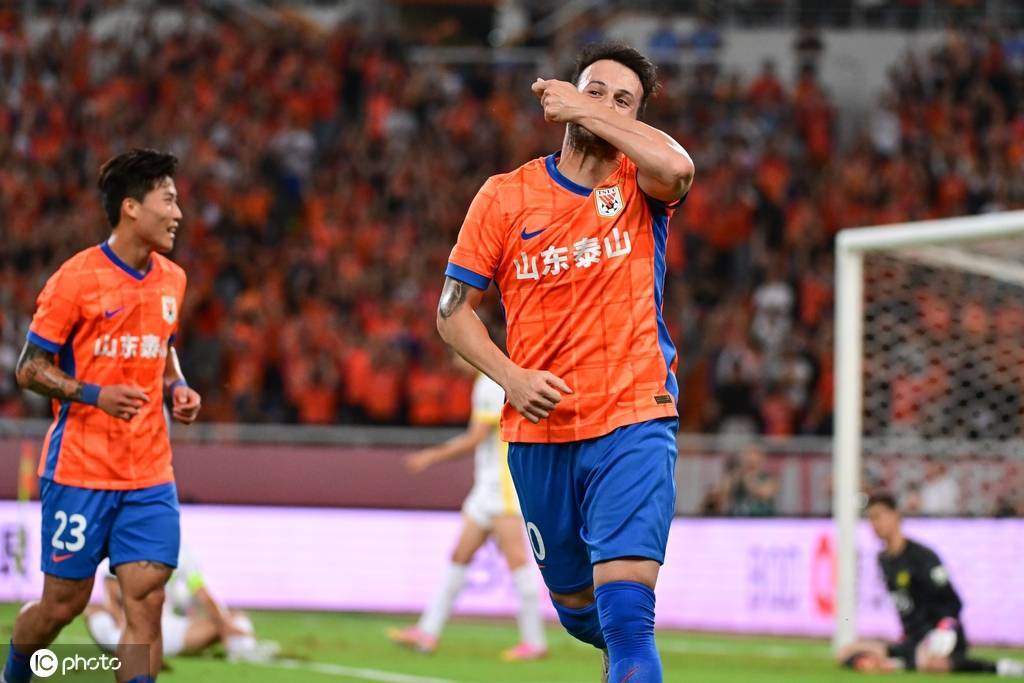 中超最佳阵容:瓦科上演大四喜 费利佩双响助成都登顶