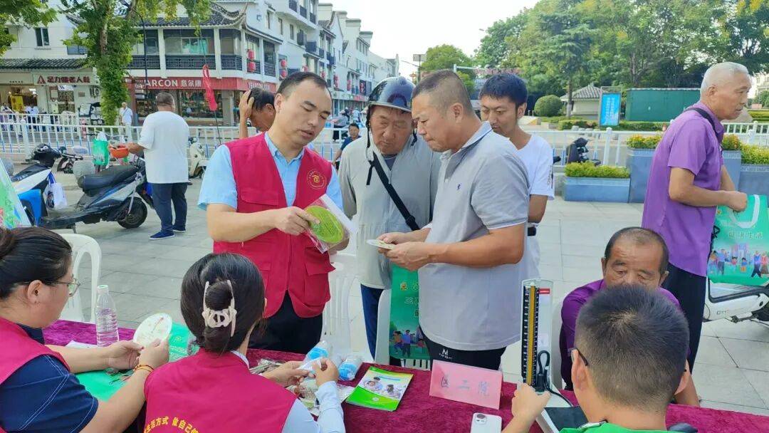 市区联动，2025年全民健康生活方式日宣传顺利开展