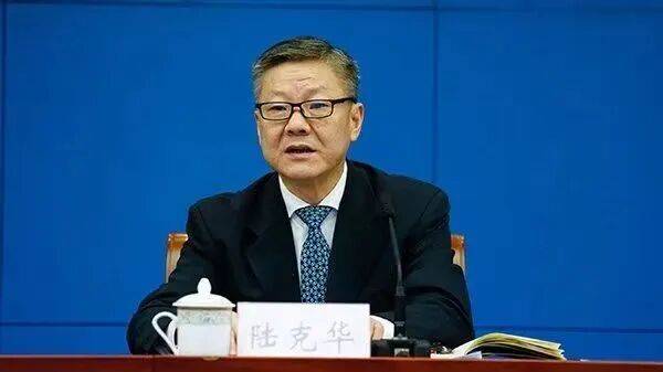 非法收受他人财物数额特别巨大，陆克华被公诉