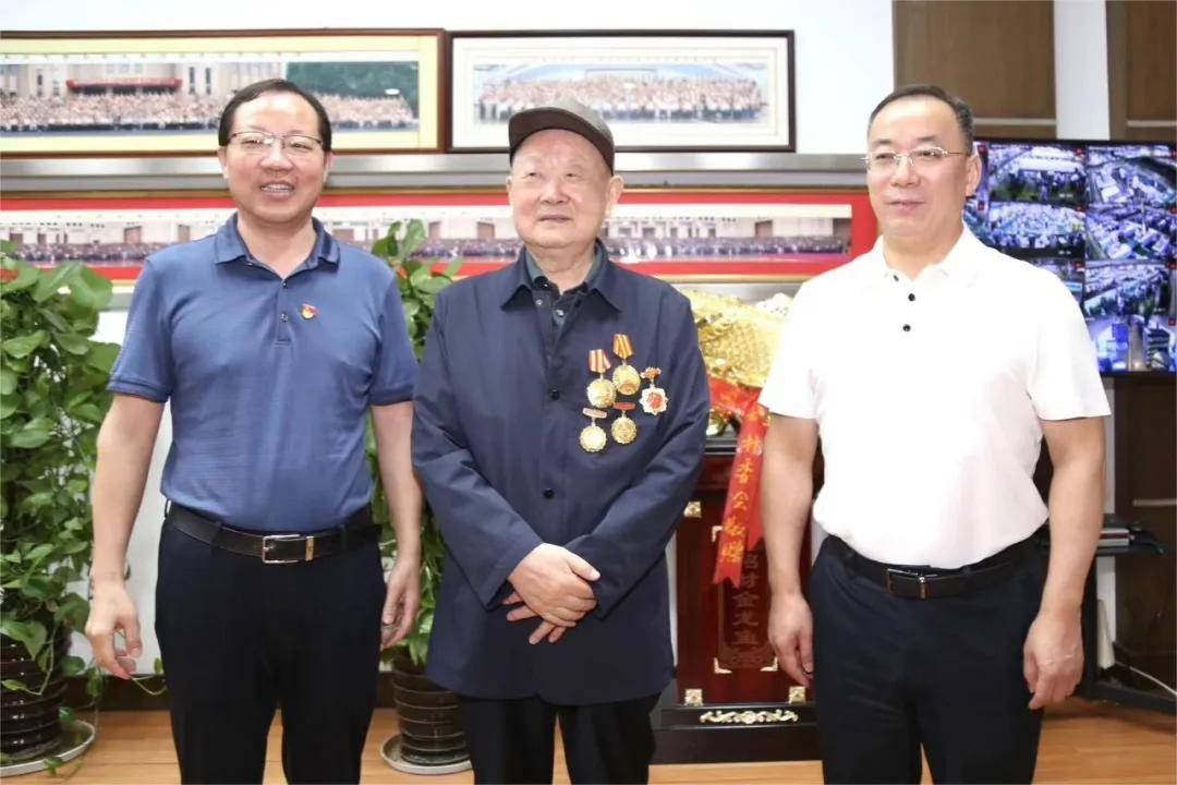 一代传奇苏商谢幕:镇江放牛娃做出370亿元市值公司;儿子早已接班,闯入特斯拉核心供应链