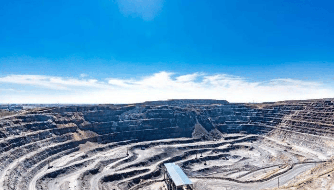 中国被做局了?刚拿下稀土大单,特朗普又要开“第二枪”,全球收到通告,对外释放信号非同寻常