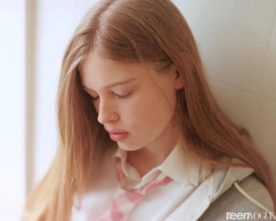 马斯克21岁女儿:改名字、换性别、与父亲决裂后,靠当模特力争经济独立