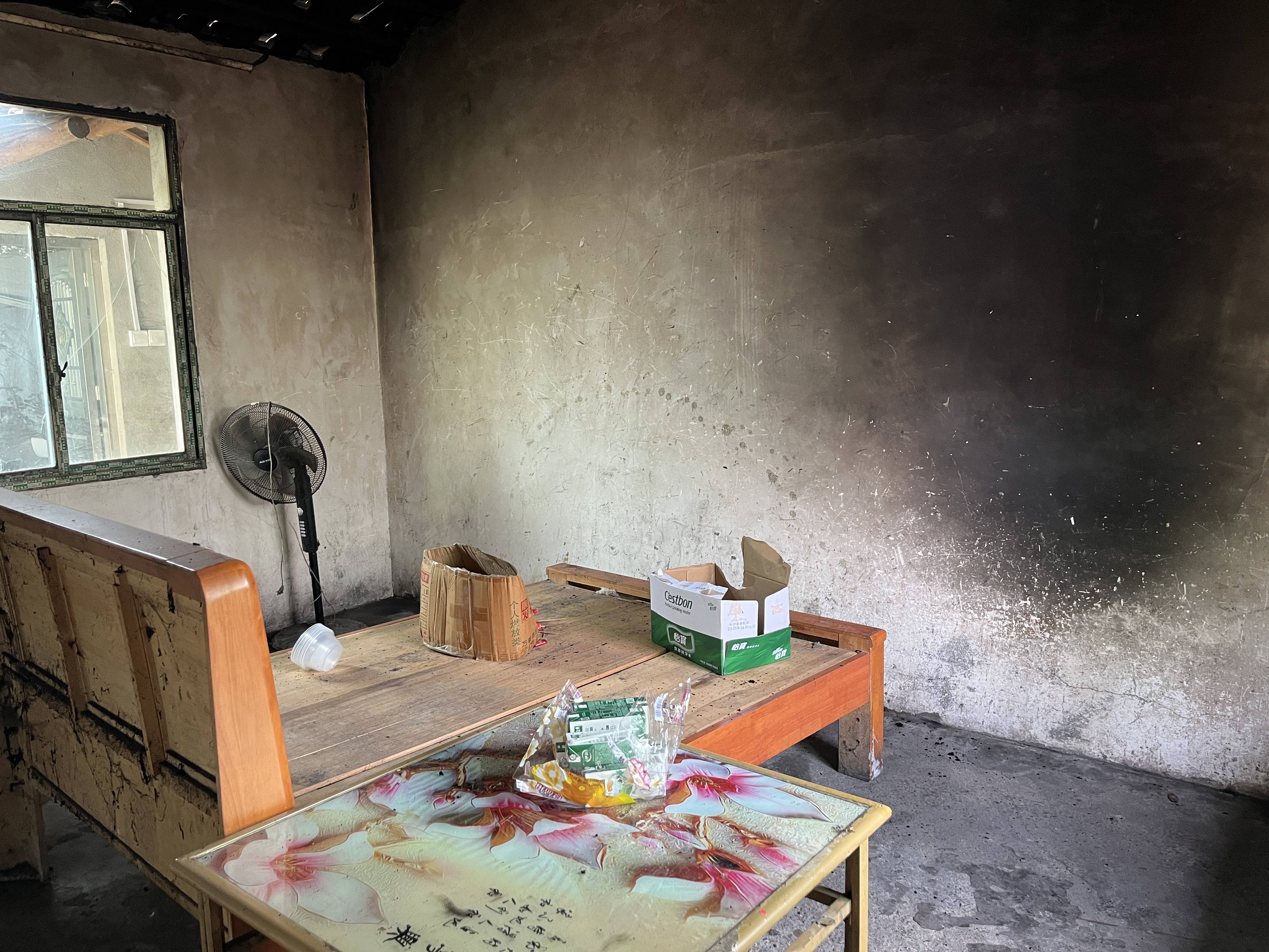 智障老人被撞身亡 葬礼被直播千人送行