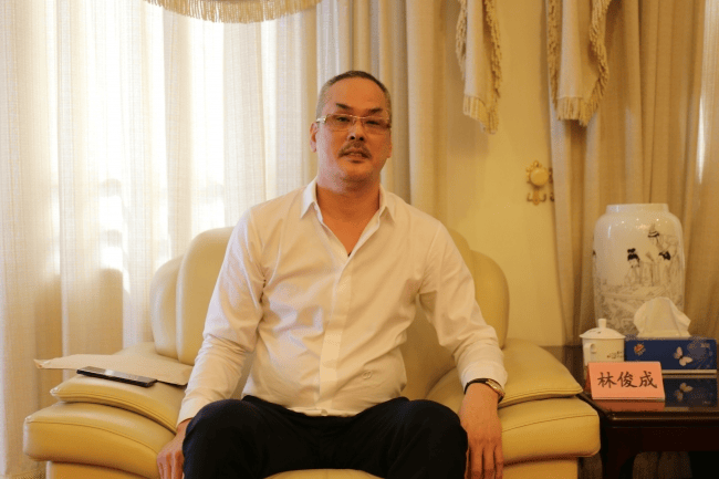 成都路桥95后美女董事长林晓晴的神秘父亲,终于曝光了?