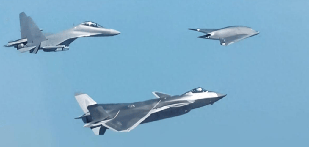 福建舰上班后,中国空军也不藏了!轰隆一声巨响,歼20旁多了架新战机