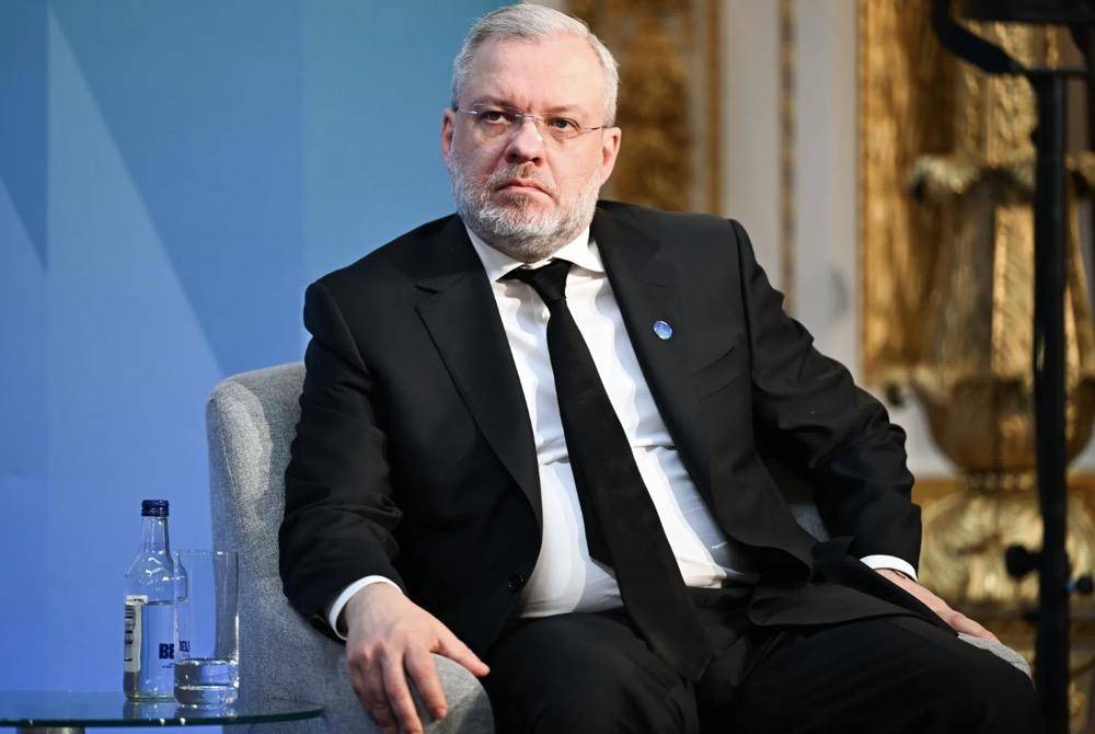 泽连斯基发声!乌司法部长被暂停职务,其亲信卷入腐败案,涉案金额1亿美元