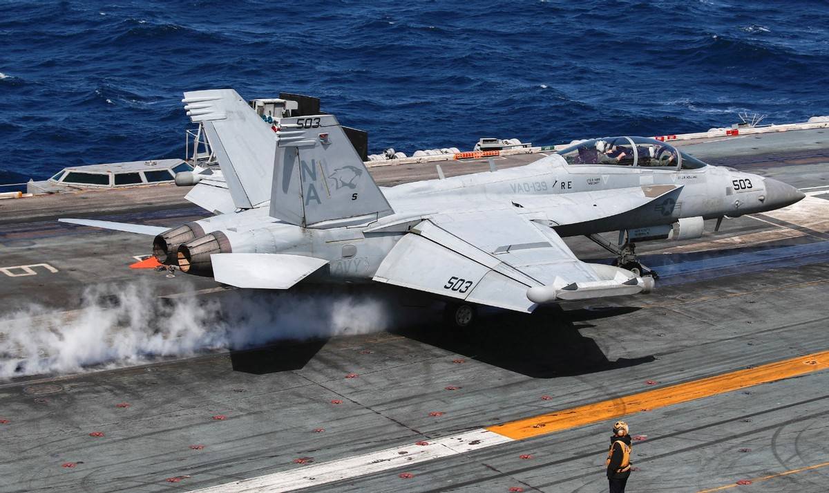 不敌歼35就算了，还打不过歼15T？美媒：F18已落后！歼50拥有压倒性优势