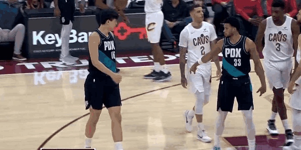 NBA｜杨瀚森首节就登场得到2分1板1助1帽，开拓者半场68-58领先骑士