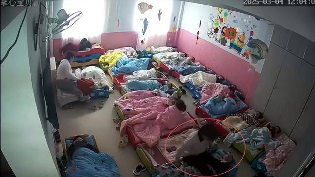 4名幼师，轮番虐待、殴打3岁女童