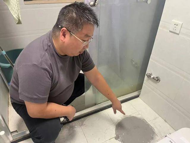 “每天回家我都想吐！”整整3年，因顶楼住户一个操作，广东一小区整栋楼业主直呼“苦不堪言”，多方回应