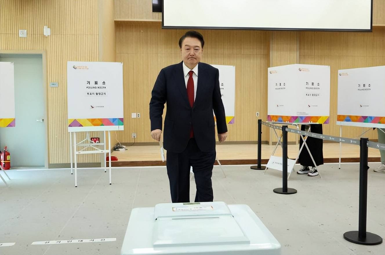 致命一击？金建希招出来的最新口供，成了压垮尹锡悦的最后一根稻草