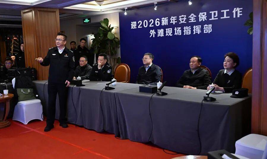 跨年夜，上海市委书记陈吉宁“四不两直”检查元旦假期城市安全运行和值班值守