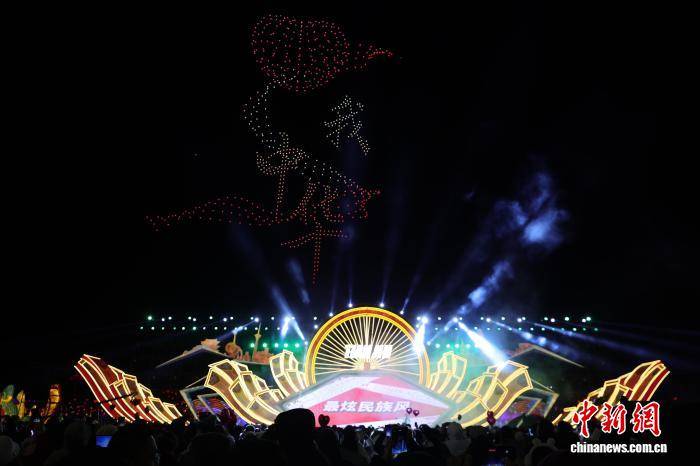 天津上演城市级无人机光影秀 低空经济赋能文旅新场景