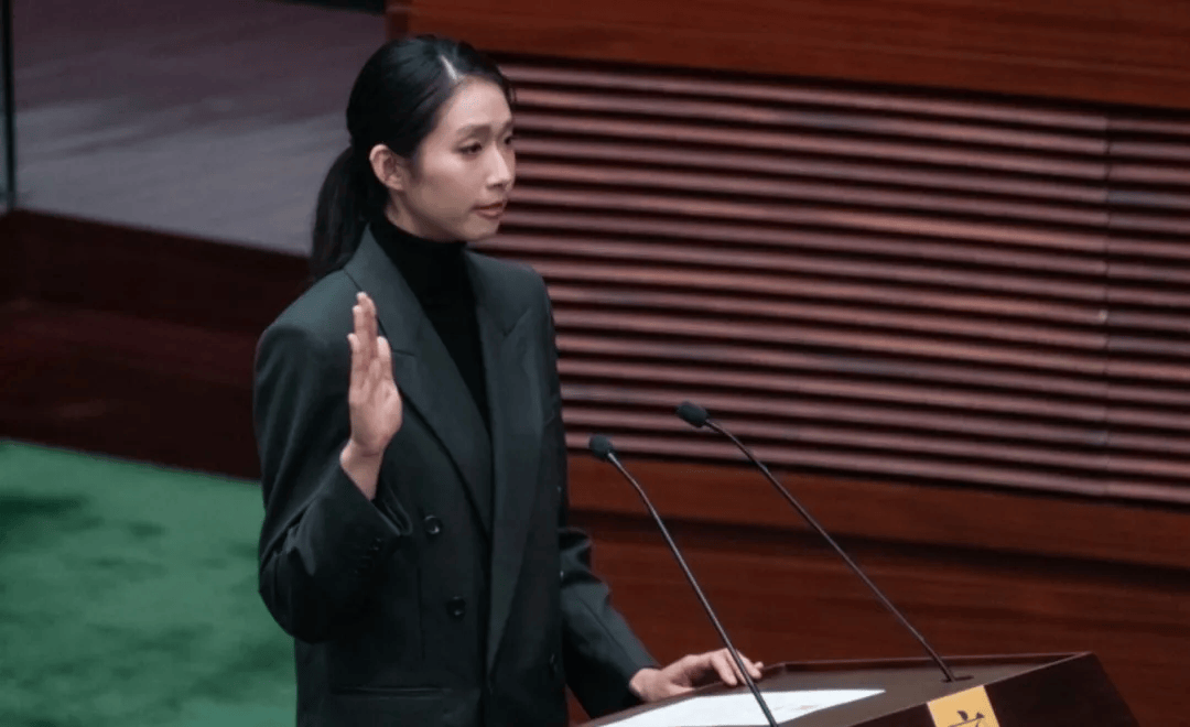 香港立法会议员宣誓，江旻憓、霍启刚在列