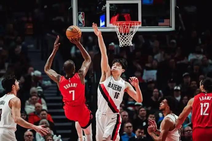NBA｜杨瀚森拿下3分3篮板 得到开拓者主帅夸赞