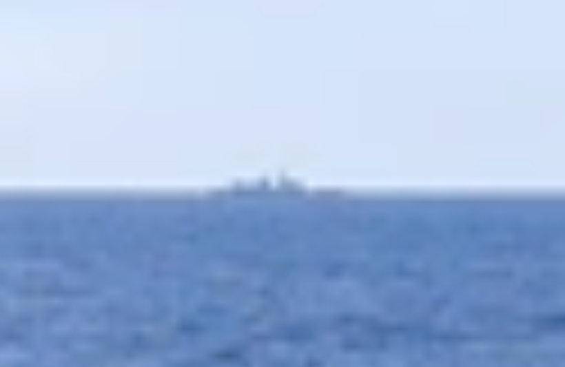 双方没碰面？看到中国海军055万吨大驱冲过来，菲军从黄岩岛跑了