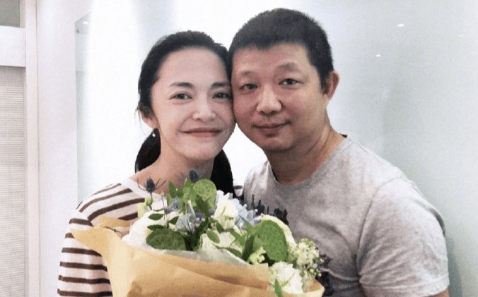 演员姚晨宣布离婚：已于多年前结束婚姻关系，考虑到当时孩子年幼，未对外公布