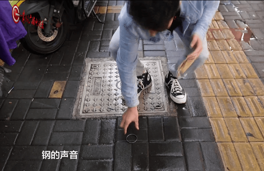 贵阳阿姨花860元买银镯子，靠摔地声音认定掺假要求退款，商家：符合国家标准，假一赔十！