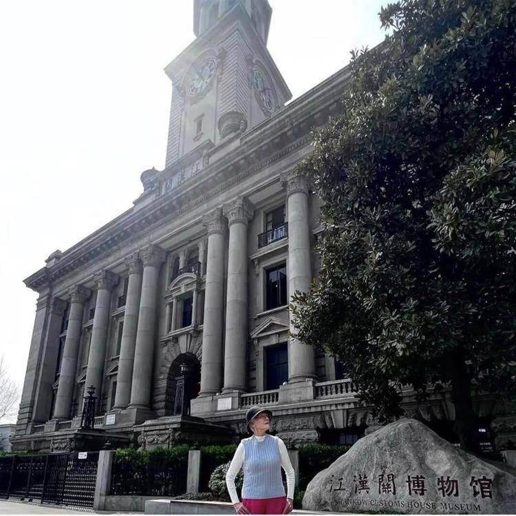 马斯克发帖鼓励大家来中国旅游，其母亲跟帖“花式”夸赞中国旅游体验