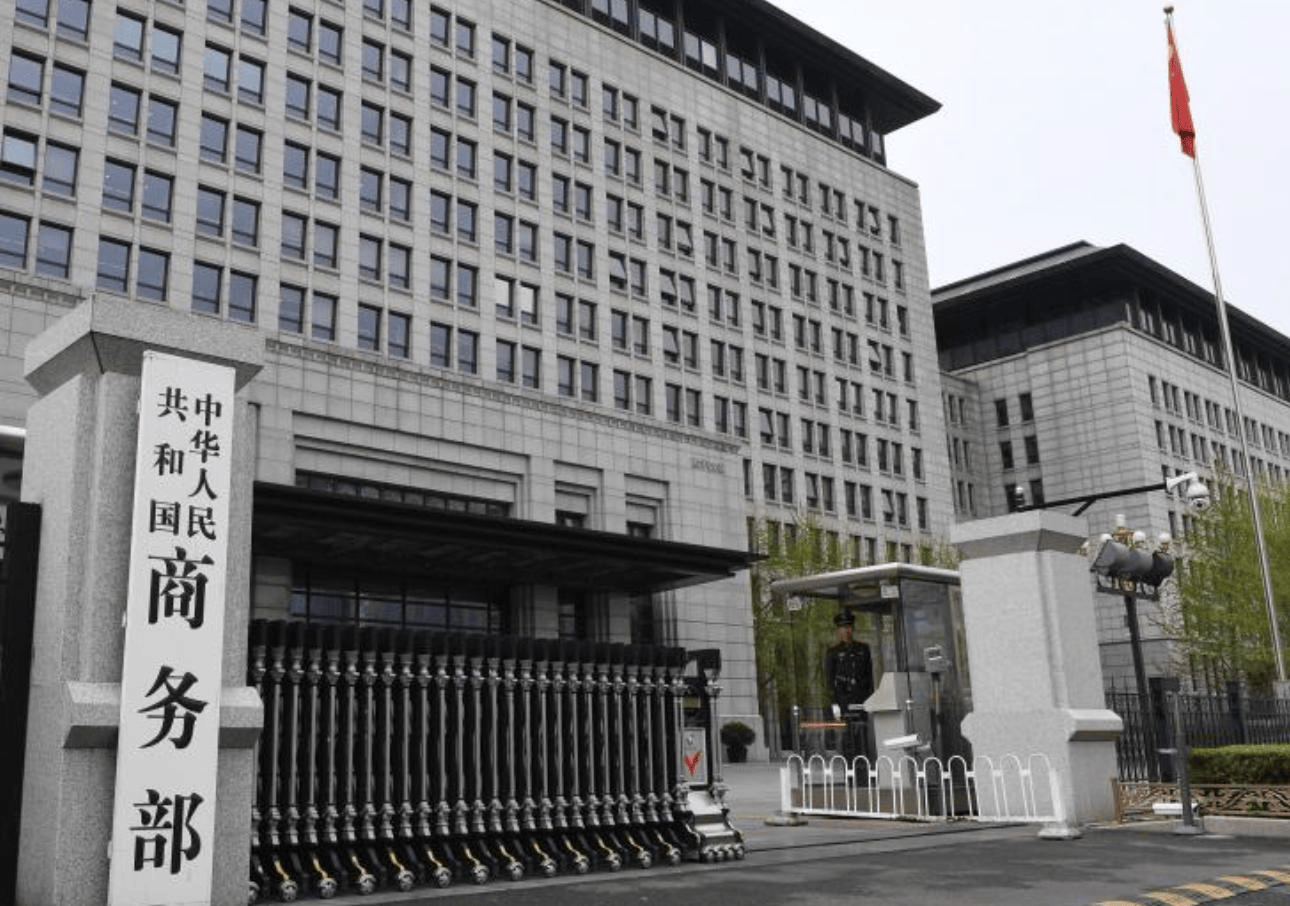 中方换了打法！两国一同列入反制名单，释放明确信号：帮凶一并清算