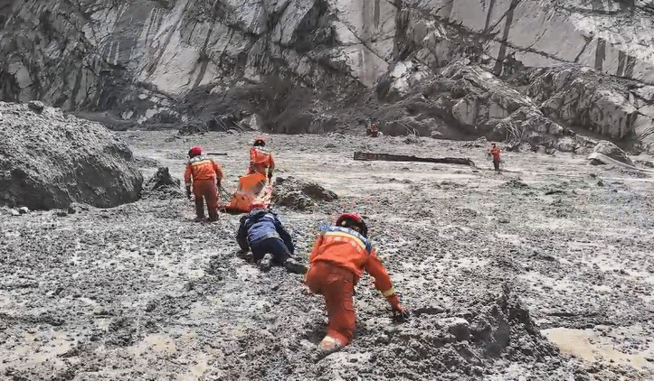 水中“填”路、峭壁抢险 吉隆口岸救援为何困难重重?专家详解