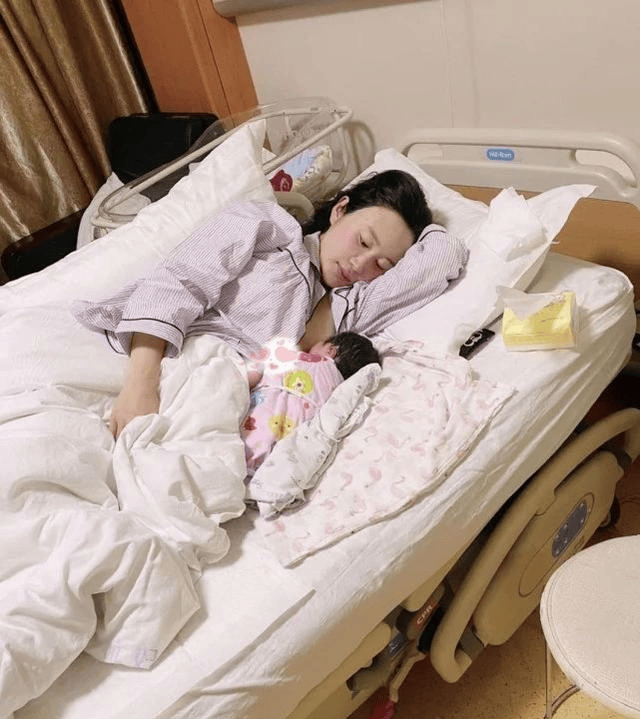 考古|张纪中夫妻备孕第五胎！44岁妻子四年三胎，他们要将生孩子进行到底了