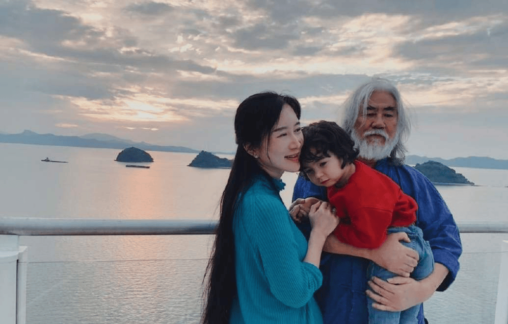 考古|张纪中夫妻备孕第五胎！44岁妻子四年三胎，他们要将生孩子进行到底了