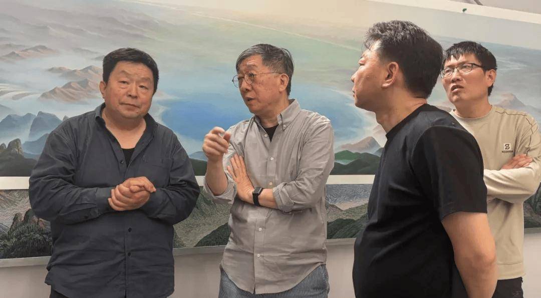 毛主席纪念堂里，巨幅壁画《祖国大地》全新亮相！近2480万针，绣成大好山河