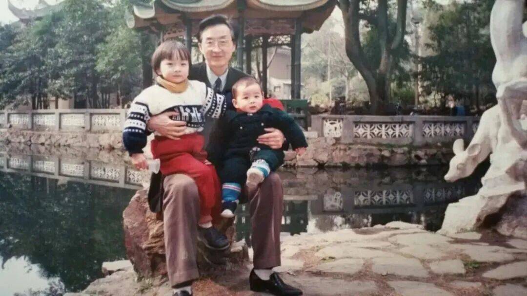 百万穿搭博主“最潮爷爷”在睡梦中去世，曾火爆全网，无数网友被治愈：不被年龄限制！